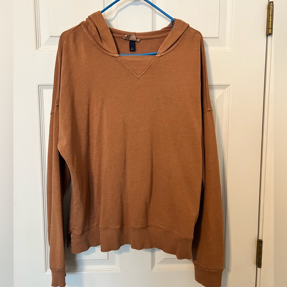 Universal Thread Women’s Sweater with hood size XL
